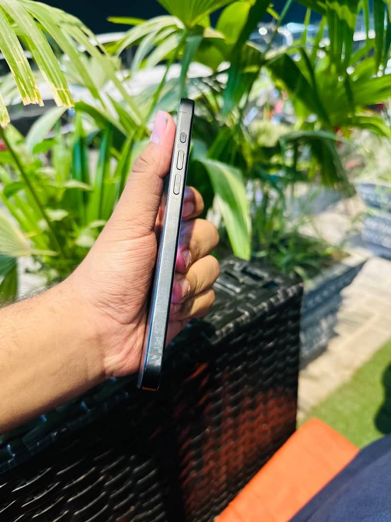 Apple iPhone 15 Pro Max 3