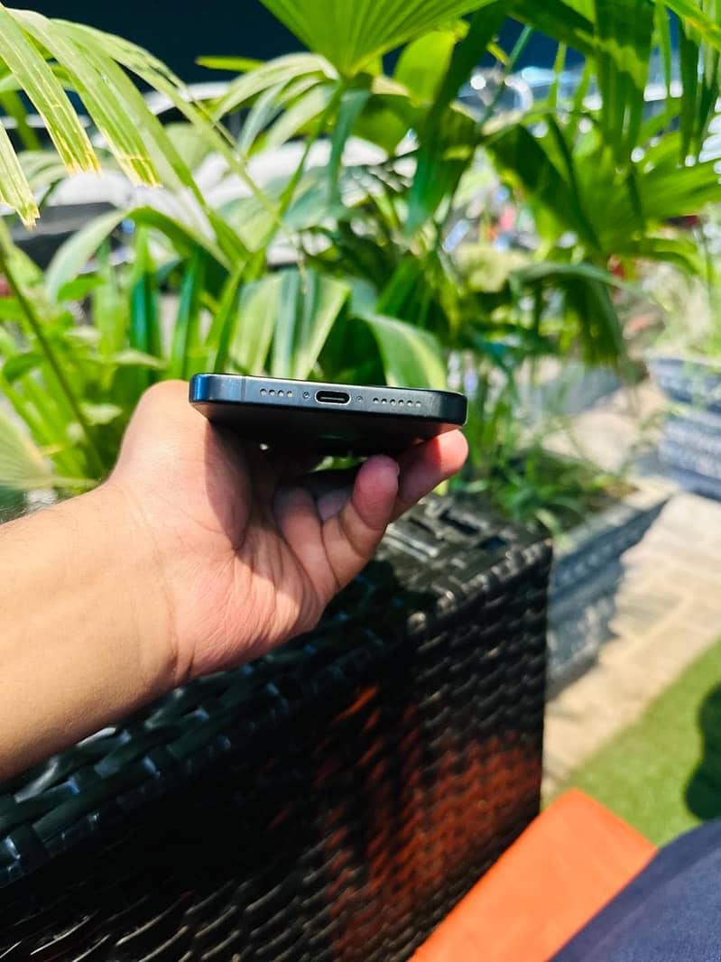 Apple iPhone 15 Pro Max 4