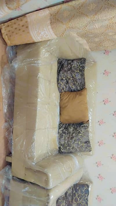 L Shape Seven Seater . .