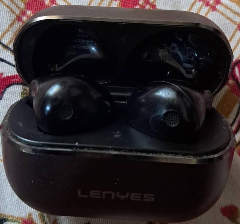 lenyes Earbuds 1