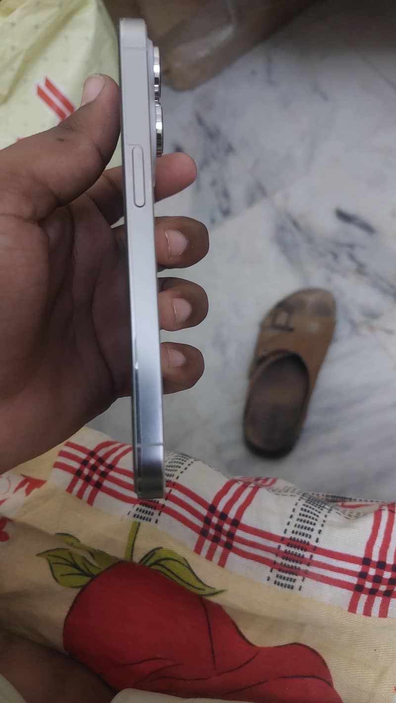 Apple iPhone 14 Pro 2