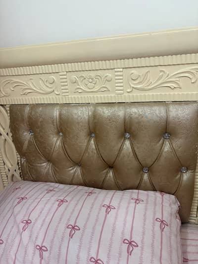 Single bed in cream colour almost new