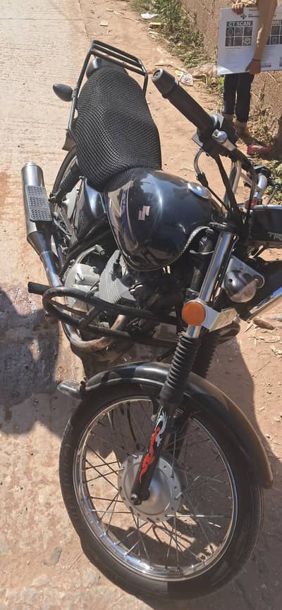 Suzuki GS 150 (2016) Black - Urgent sale