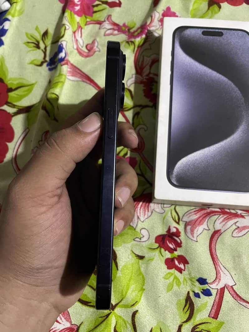 Apple iPhone 15 Pro Max 1
