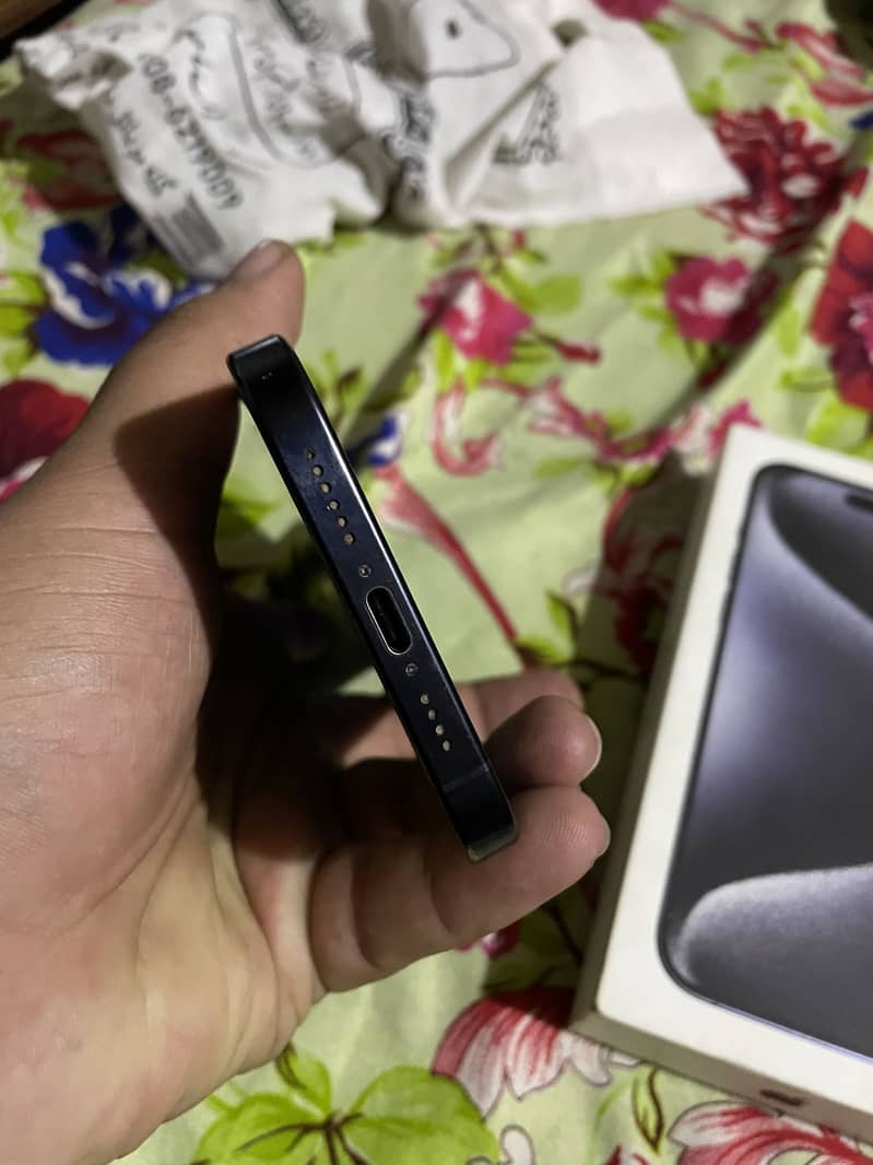 Apple iPhone 15 Pro Max 3