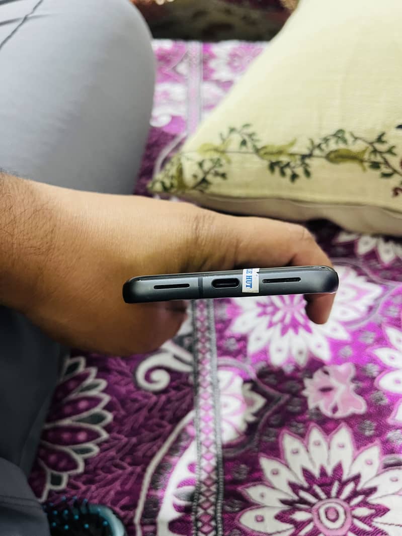 Google Pixel 8 4