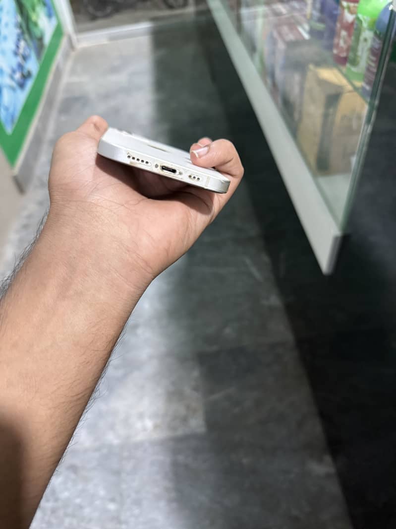 Apple iPhone 12 1