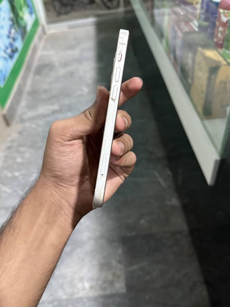 Apple iPhone 12 3