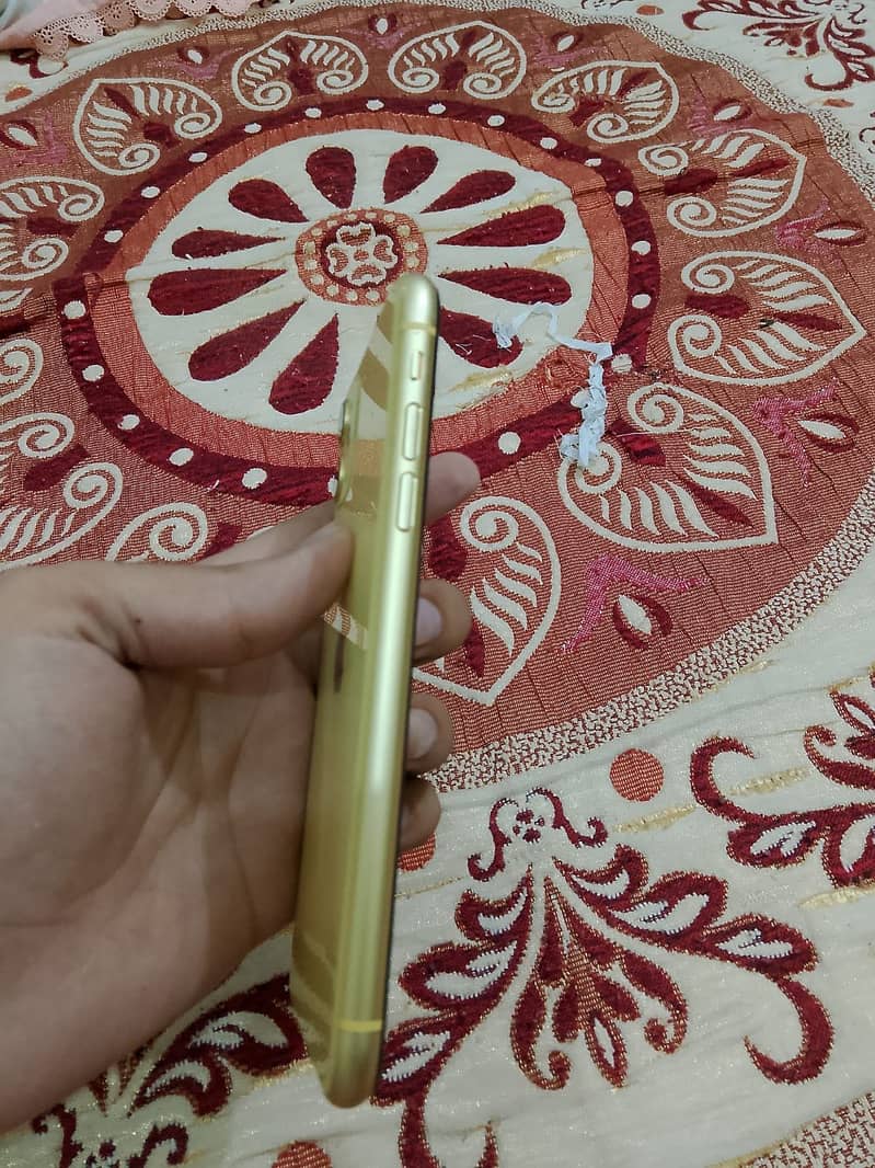 Apple iPhone 11 3
