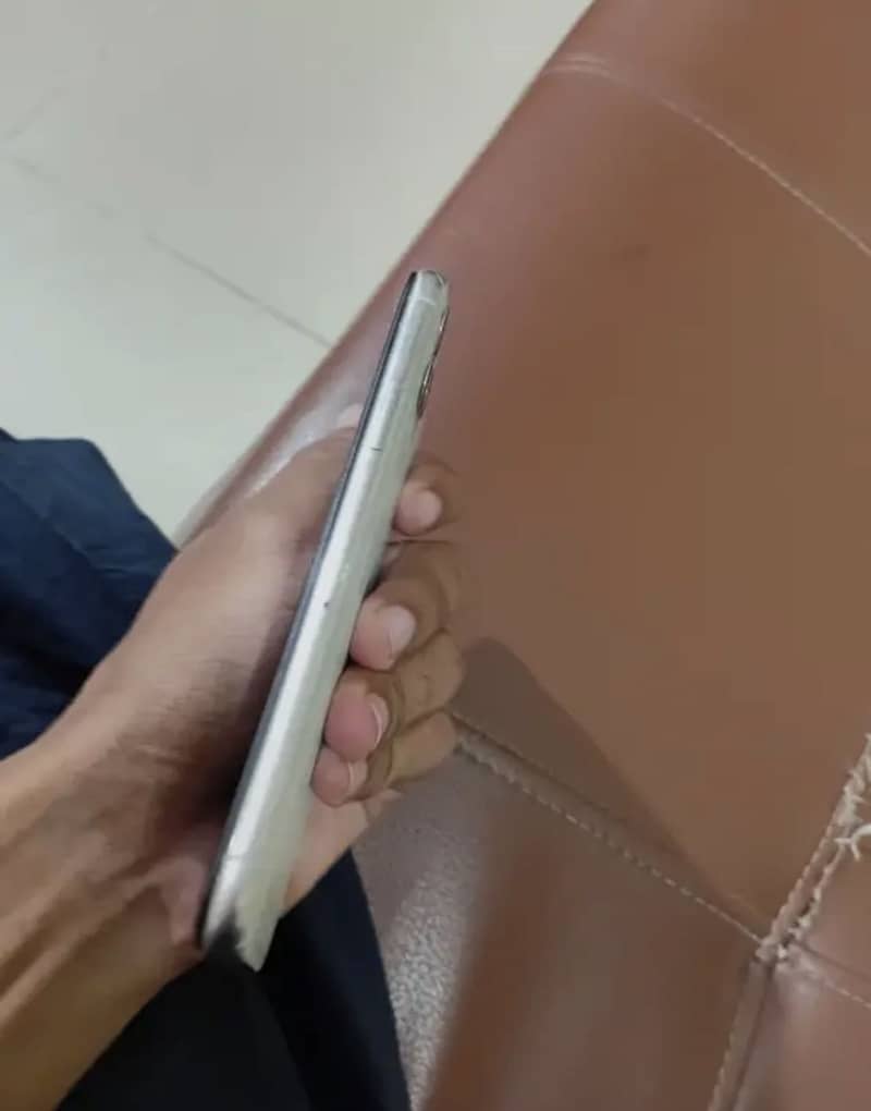 Apple iPhone 11 Pro 6