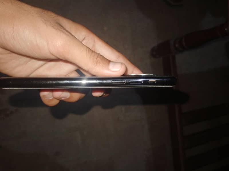 Apple iPhone 11 Pro 2