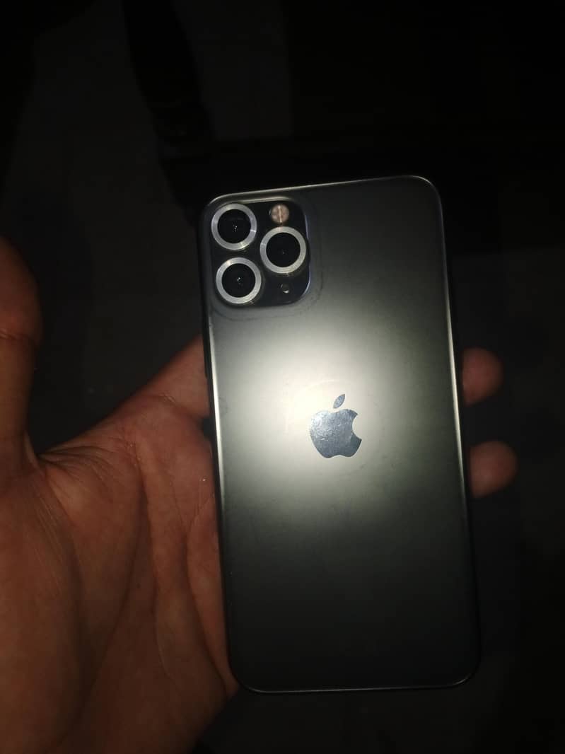 Apple iPhone 11 Pro 4