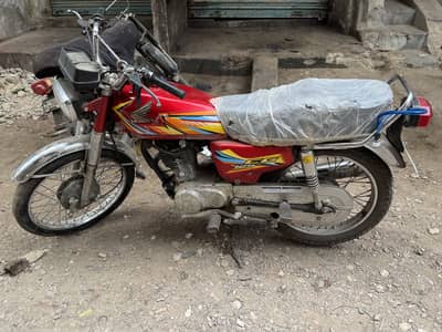 125 unique Sale out  kr raha ho condition good hai kam koi nhi hai