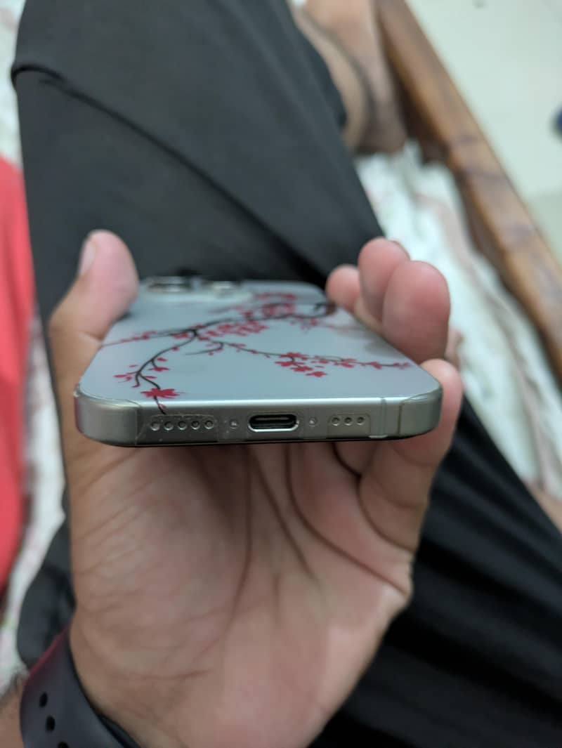 Apple iPhone 15 Pro 1