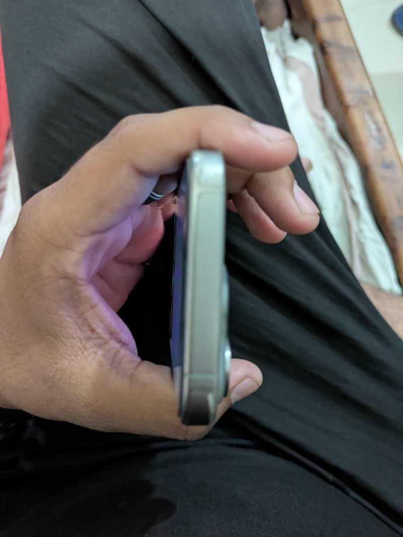 Apple iPhone 15 Pro 2