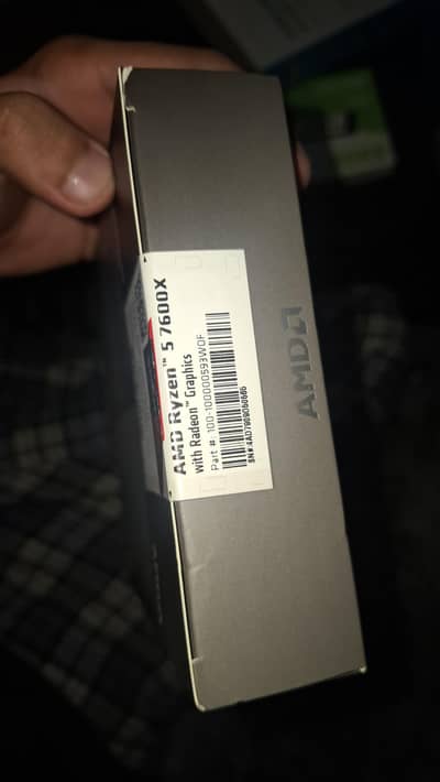 AMD Ryzen 5 7600X (6-Core / 12-Thread) – Zen 4, AM5