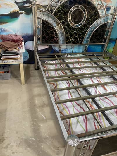 ROT IRON BED EXCELLENT PRICE-UREGNT SALE