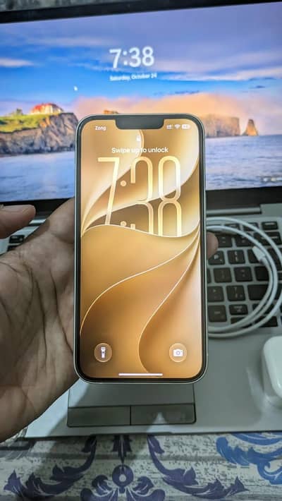 Apple iPhone 13