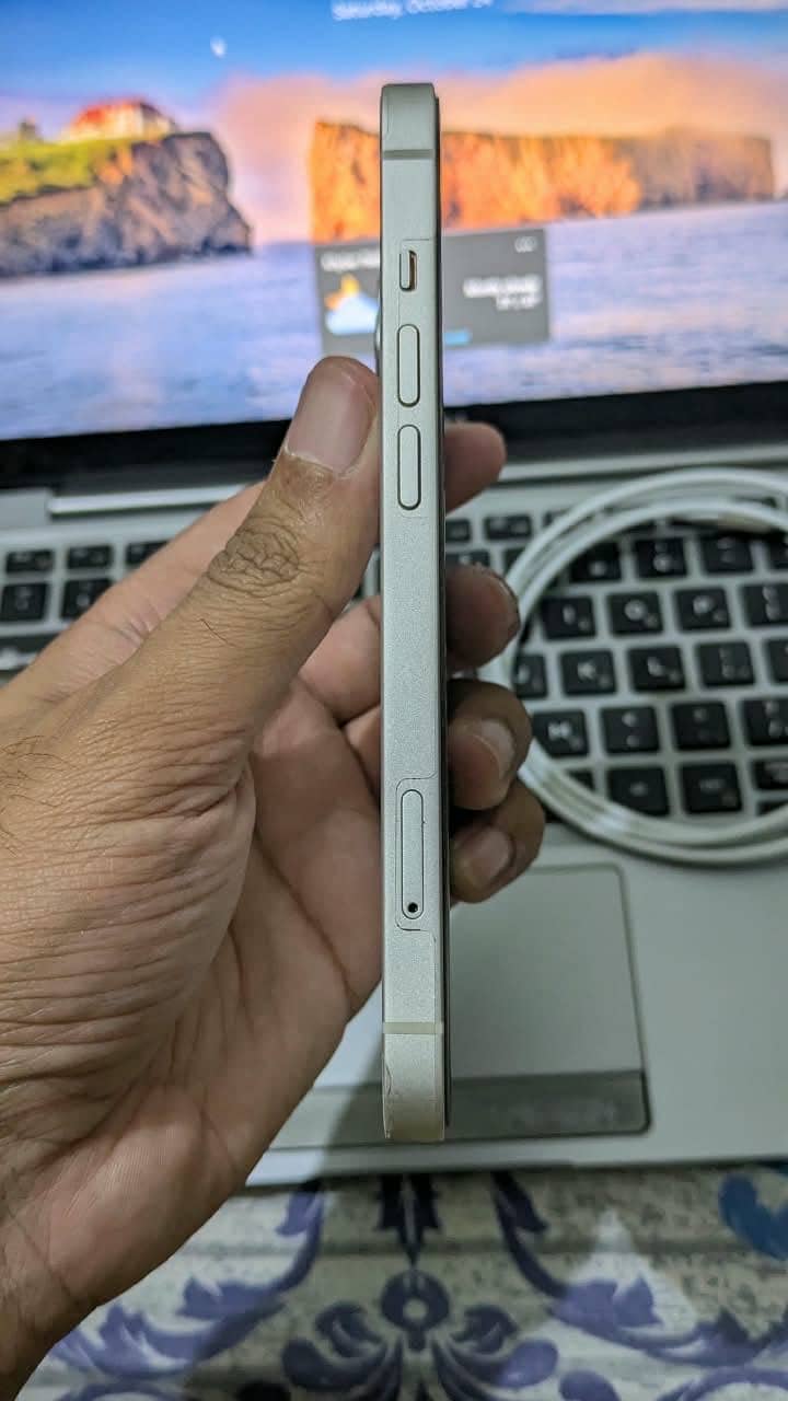 Apple iPhone 13 1