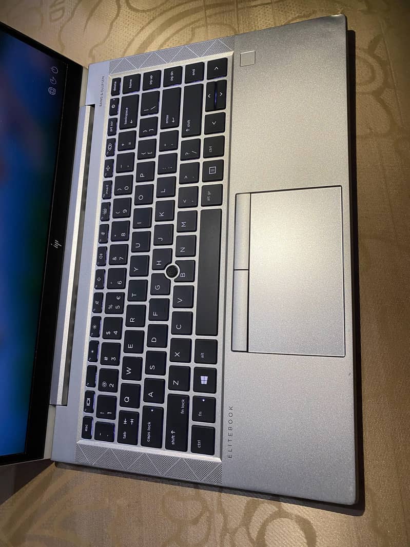 HP Elite Book 5
