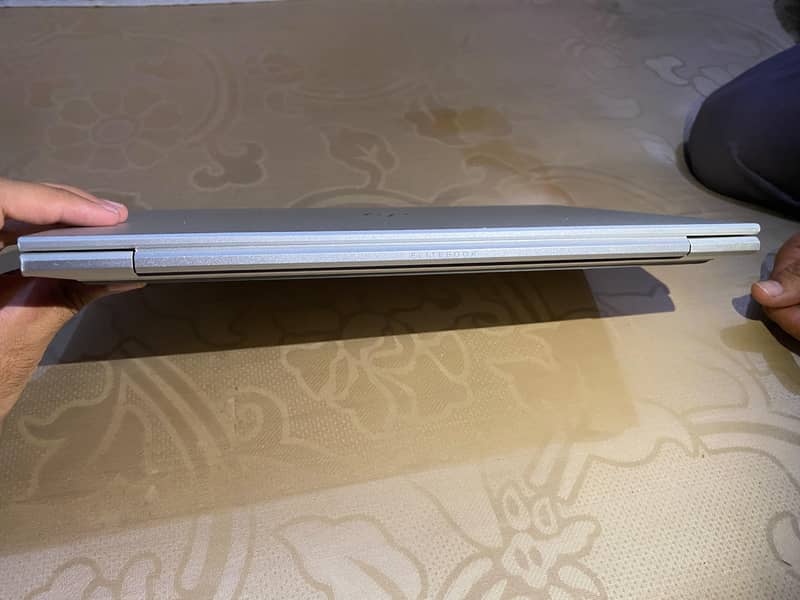HP Elite Book 12