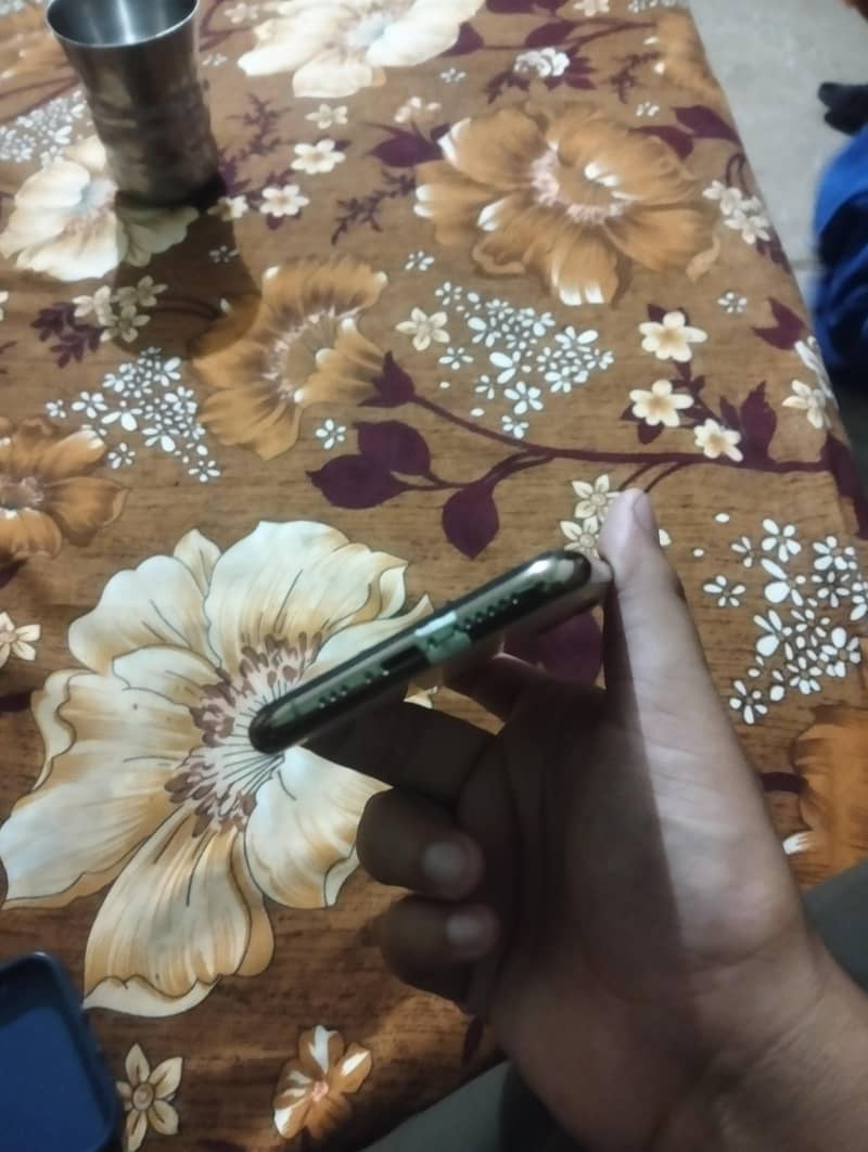 Apple iPhone 11 Pro 3