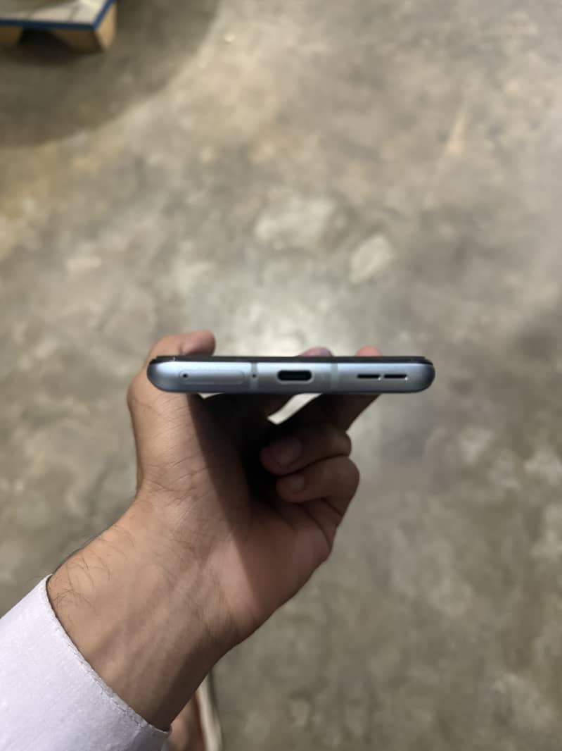 One Plus 9R 1