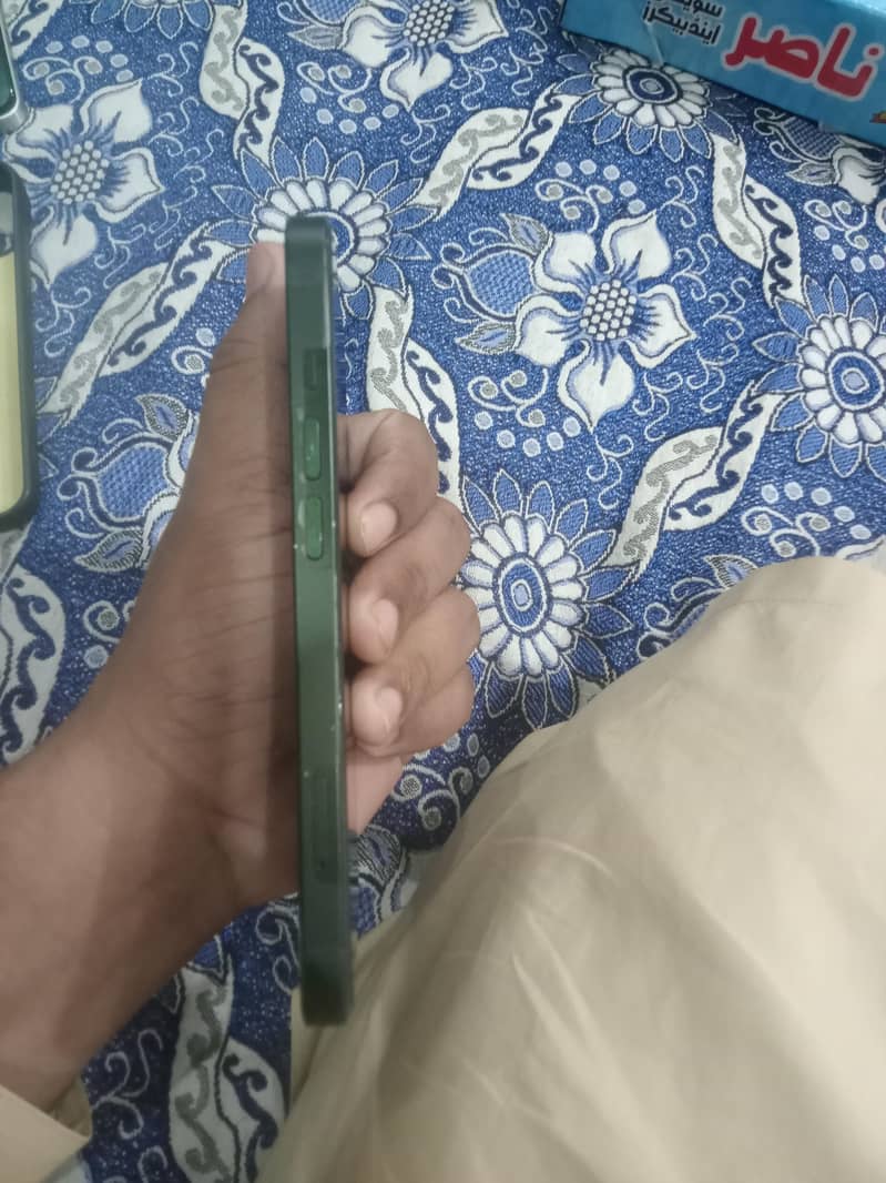 Apple iPhone 13 1
