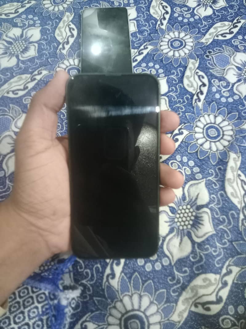 Apple iPhone 13 4