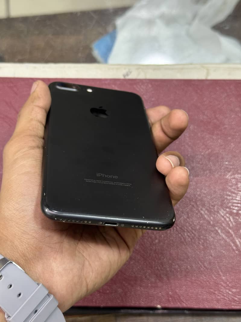 Apple iPhone 7 Plus 2