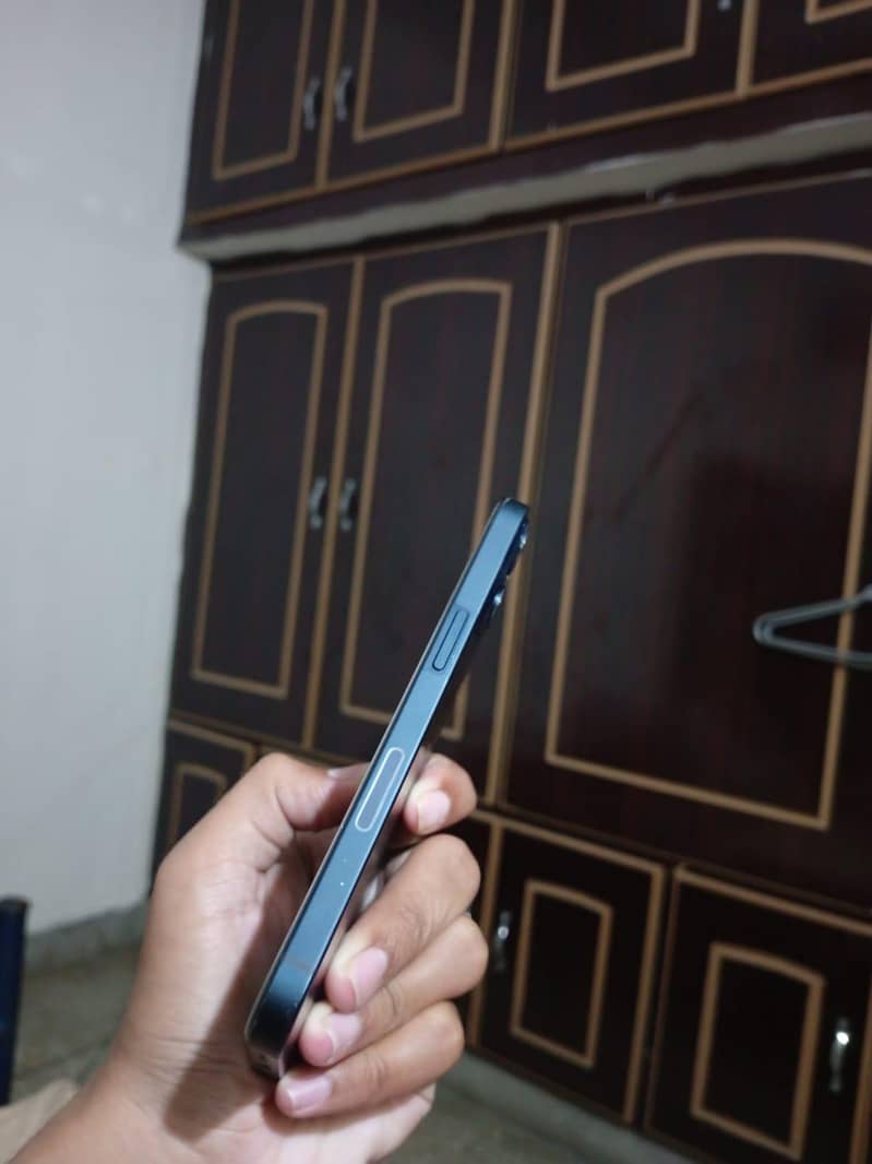 Apple iPhone 13 1