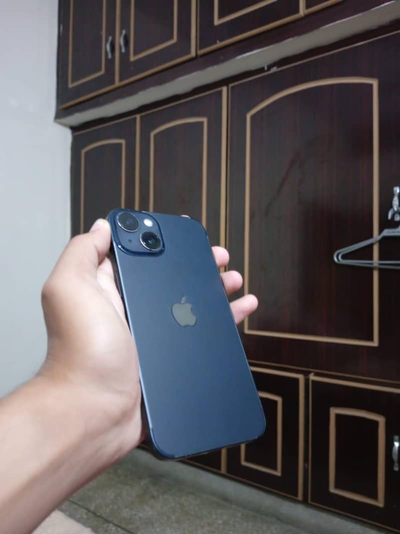 Apple iPhone 13 4