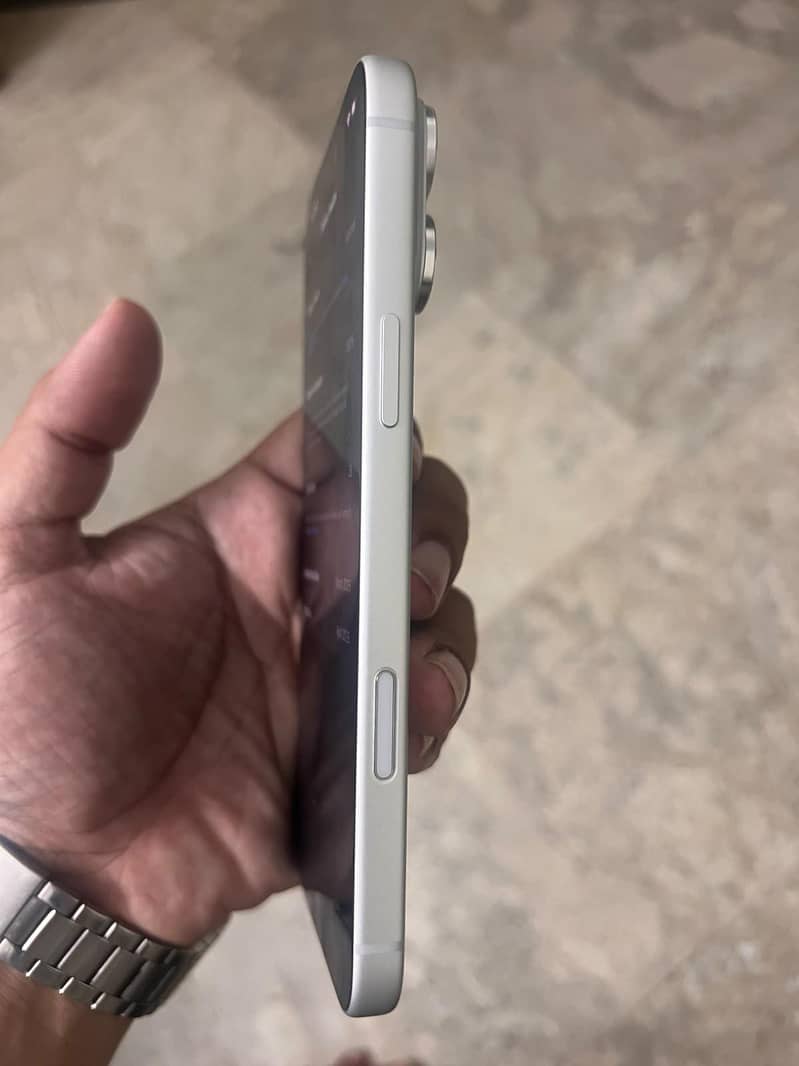 Apple iPhone 17 Pro Max 1
