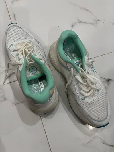 Air cool arch fit skechers size 39