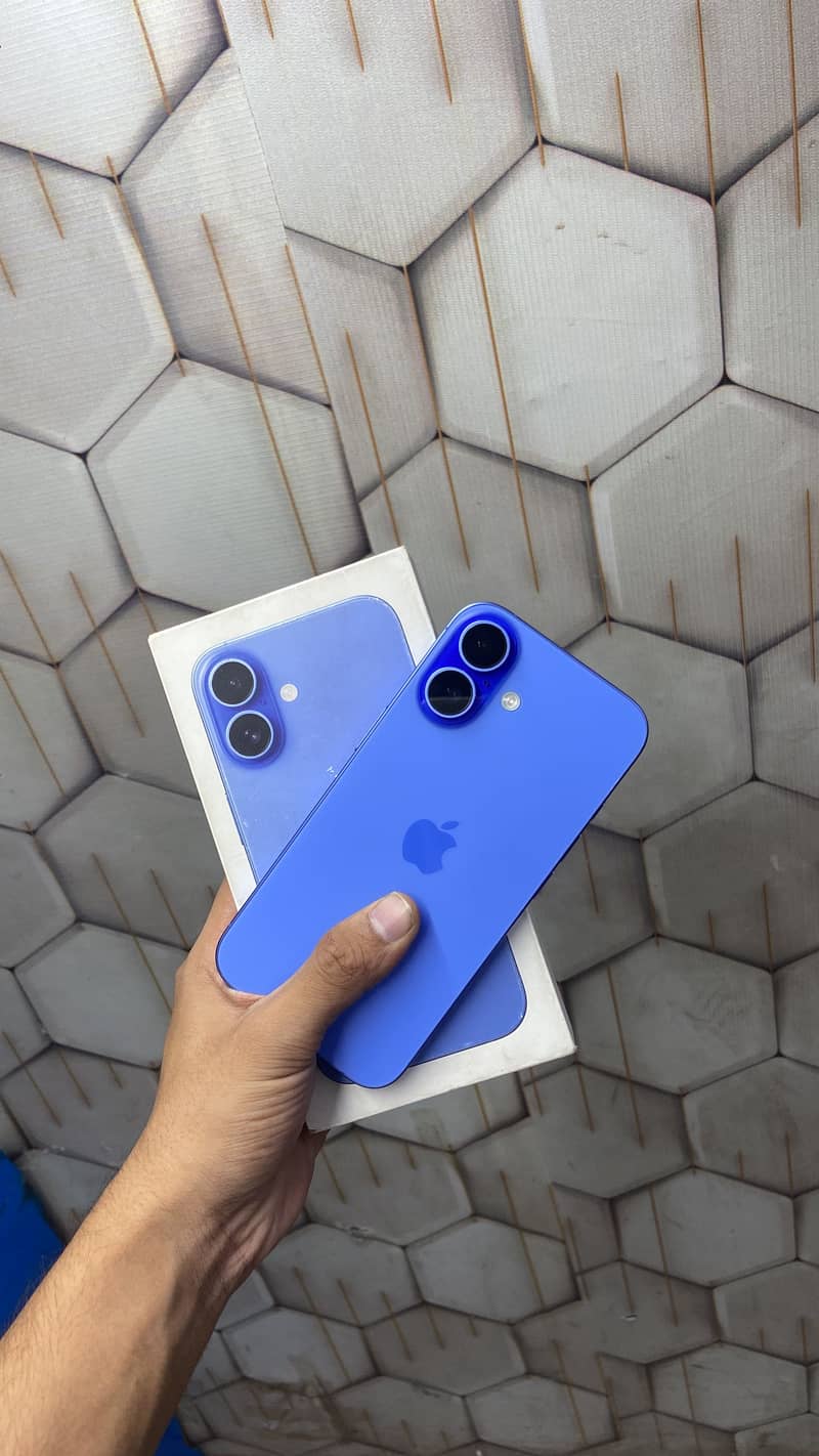 Apple iPhone 16 0