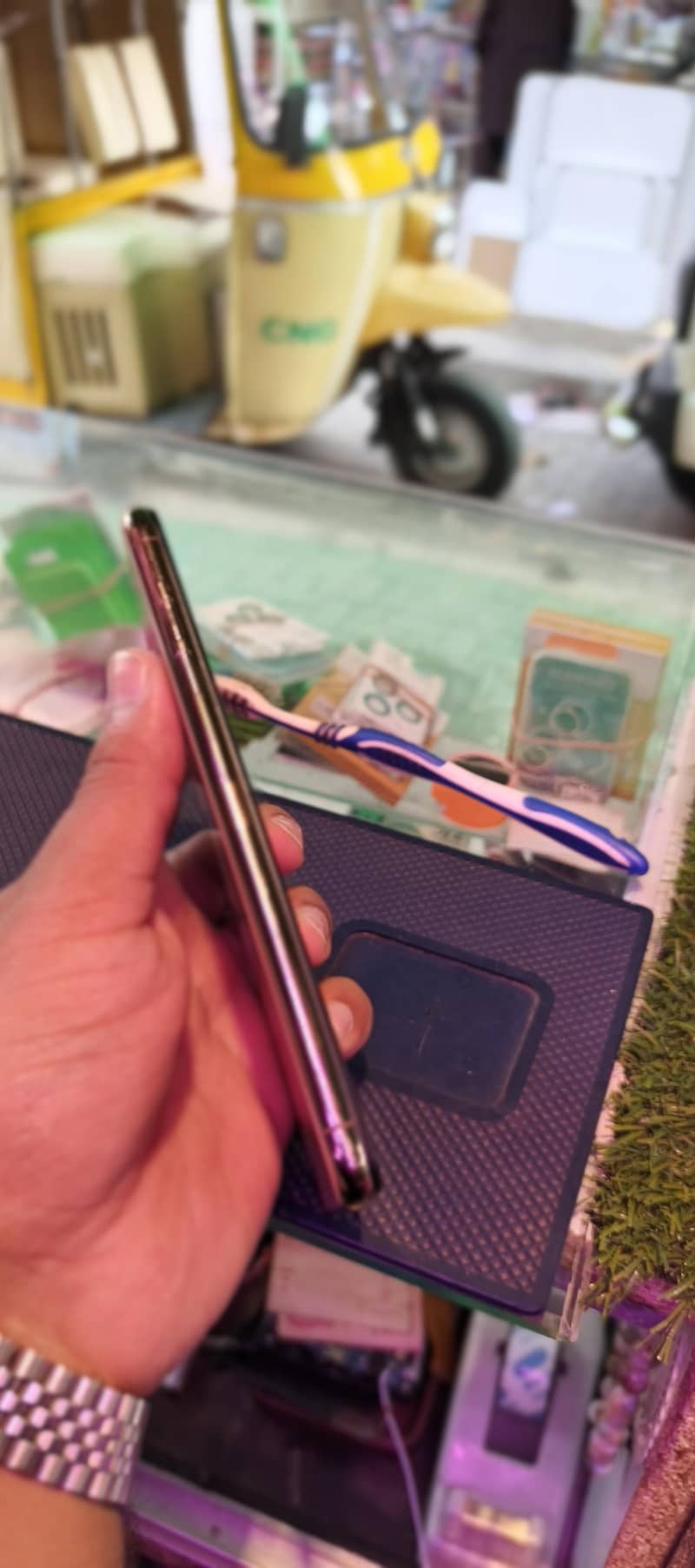 Apple iPhone XS Max 3