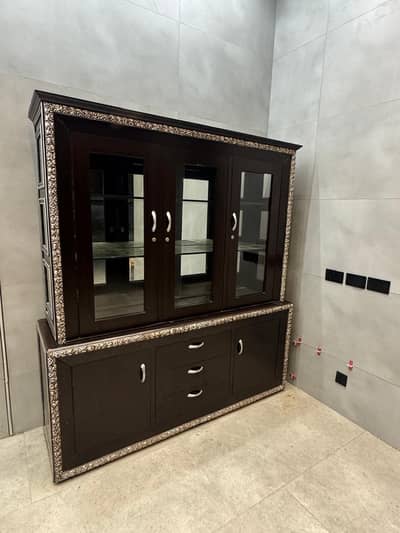 showcase urgent sale