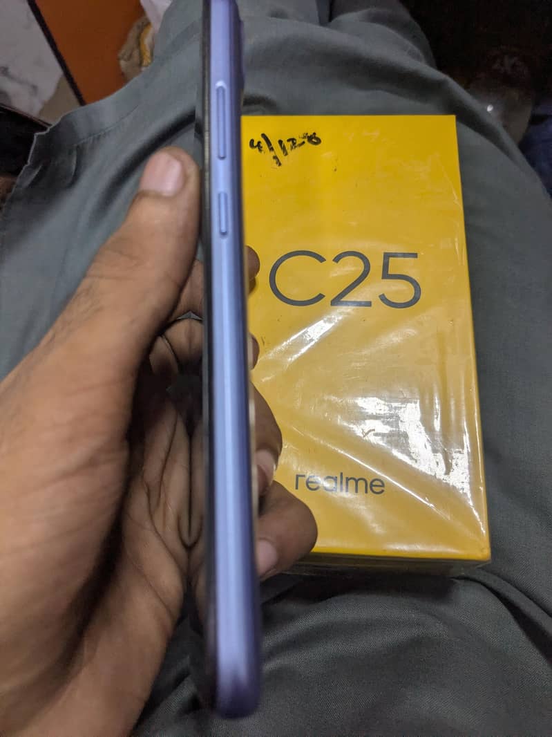 Realme C25 2