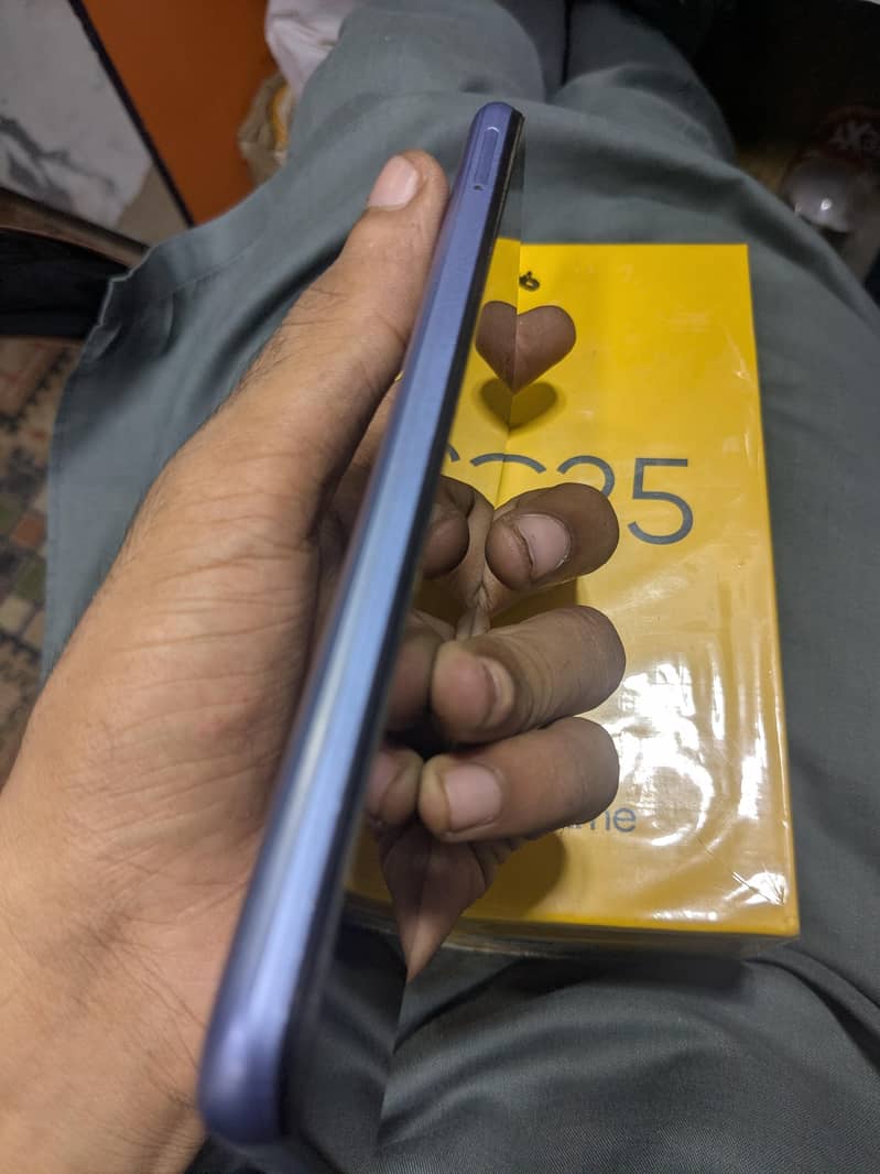 Realme C25 4