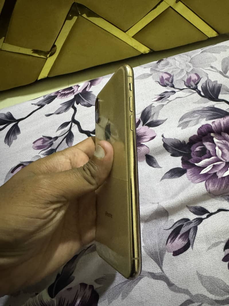 Apple iPhone XS 1