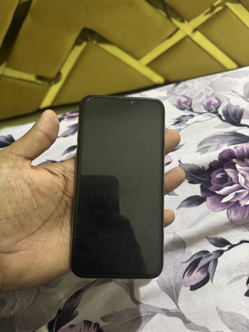 Apple iPhone XS 4