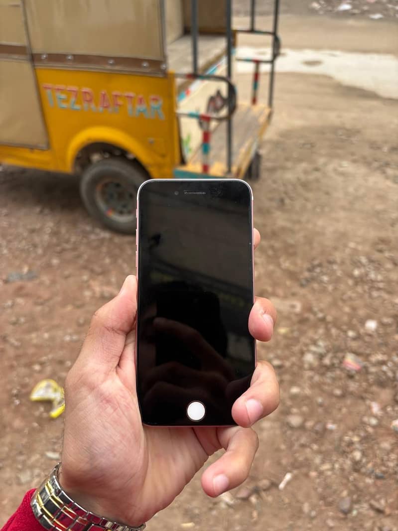 Apple iPhone 7 0