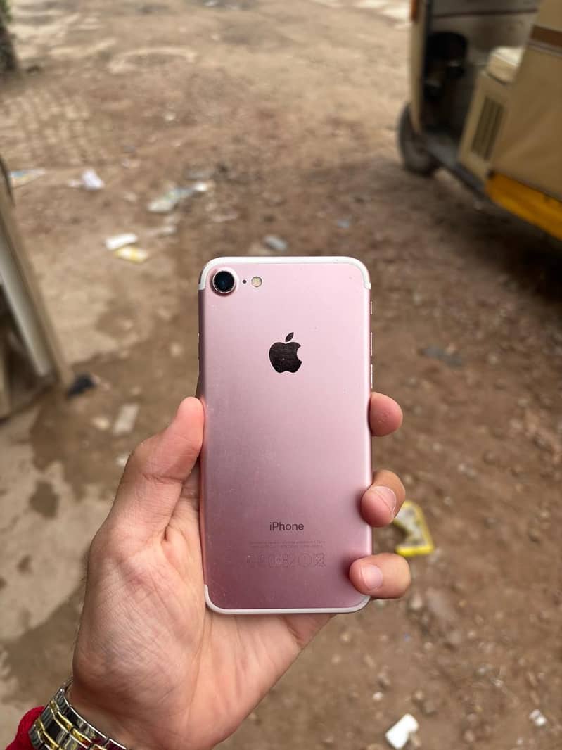 Apple iPhone 7 1