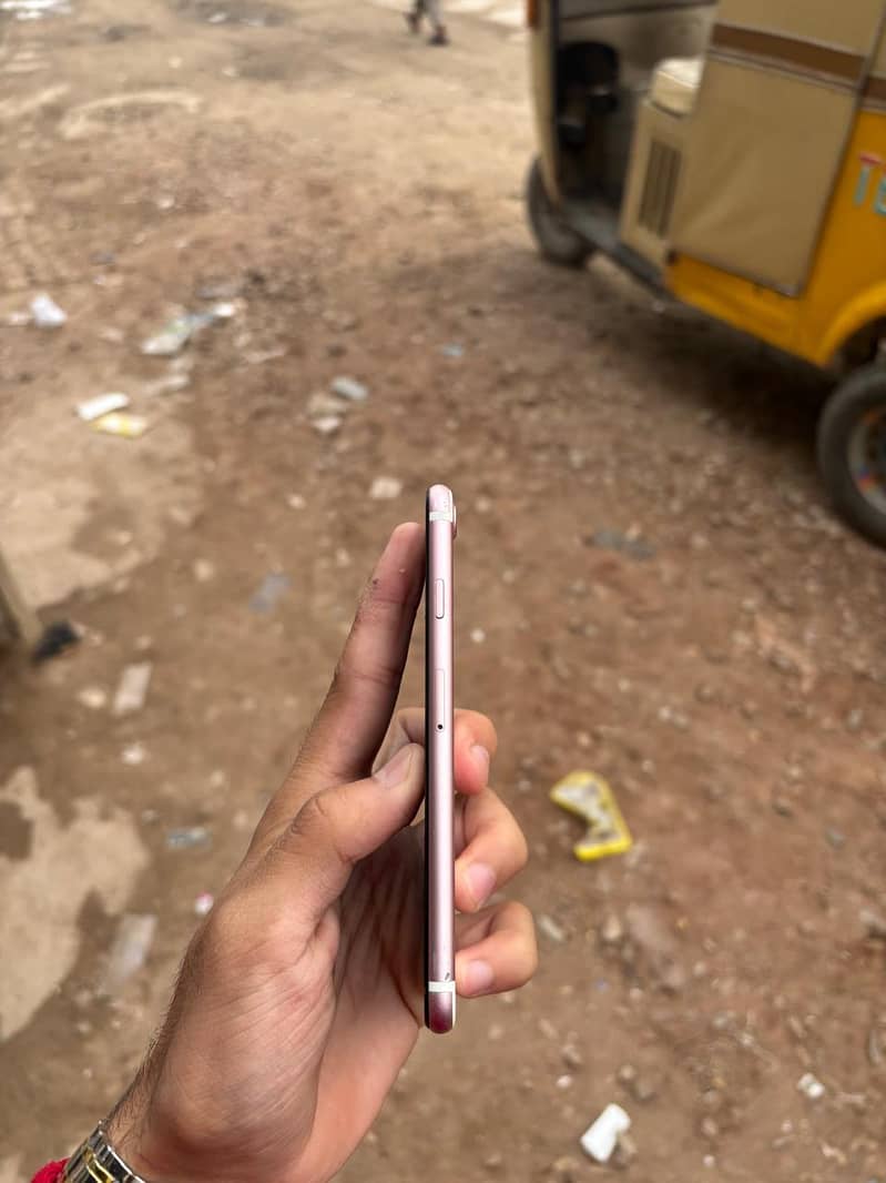 Apple iPhone 7 2