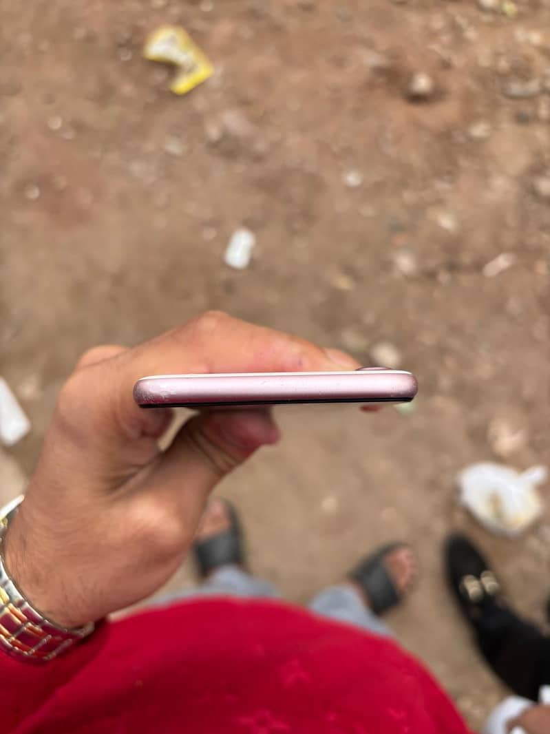 Apple iPhone 7 3