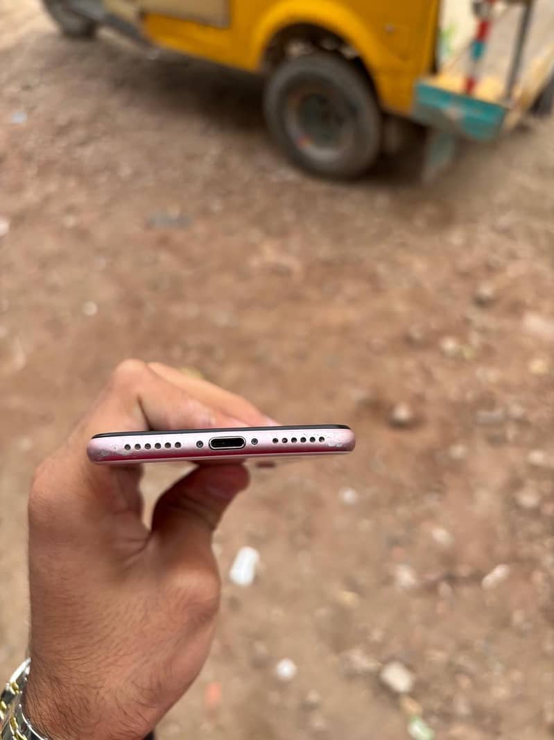 Apple iPhone 7 4