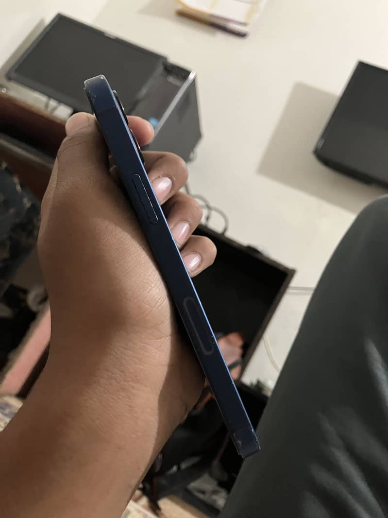 Apple iPhone 12 JV 3