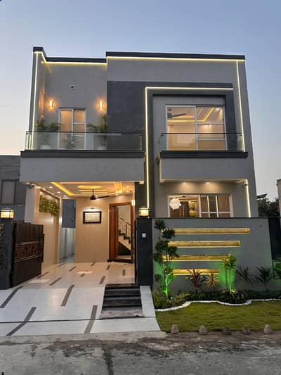 5 MARLA ELEGANT AND FULLY MAINTAINED DESIGNER BUNGALOW IN BASEMENT IS AVAILABLE IN THE BEST BLOCK OF DHA LAHORE.