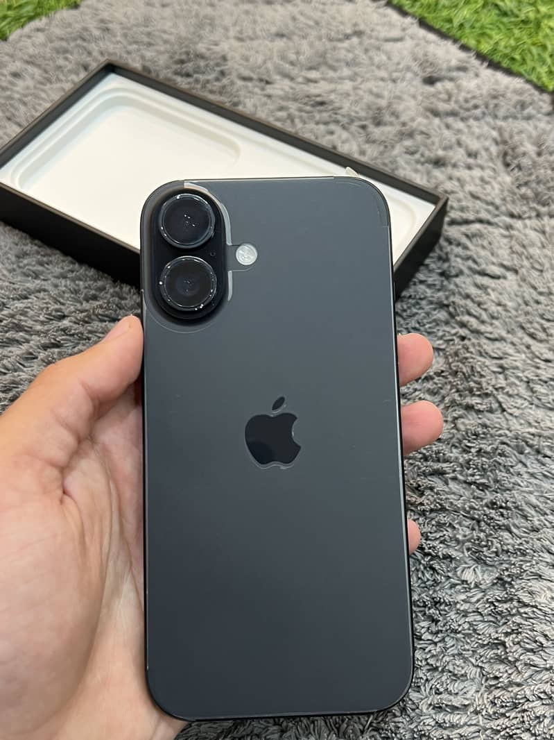 Apple iPhone 16 1