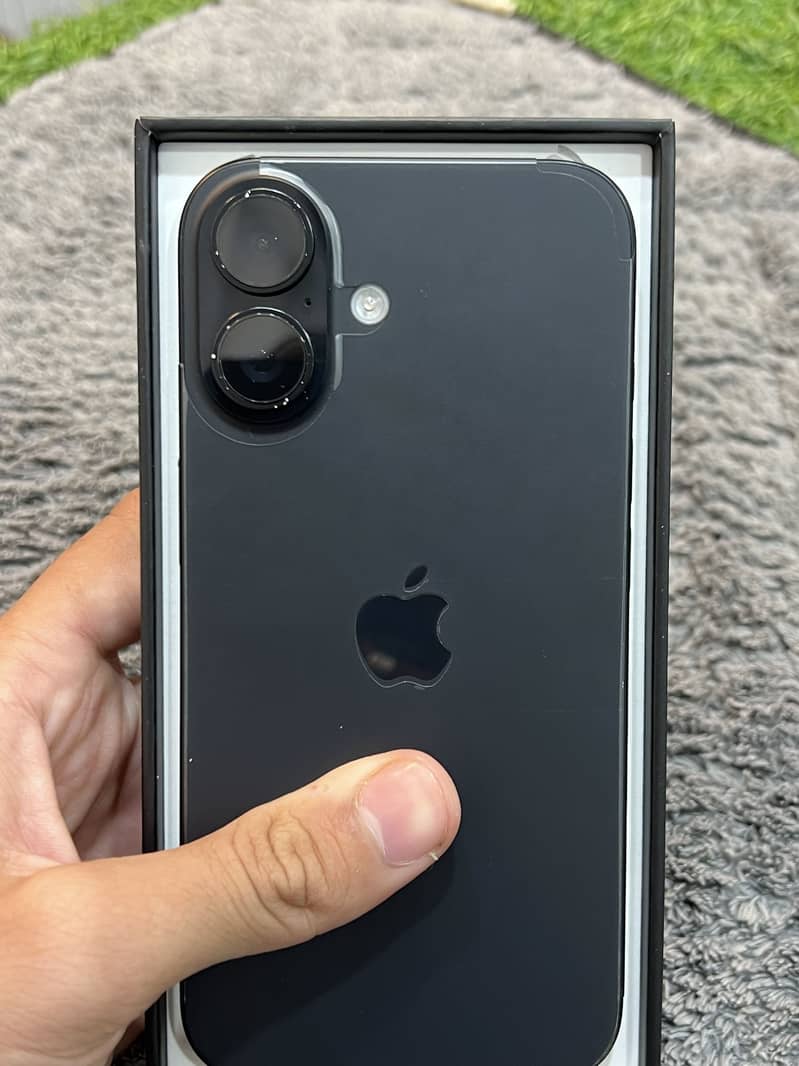 Apple iPhone 16 3